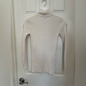 Relativity cream turtleneck size med